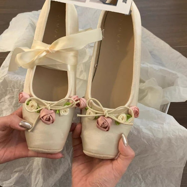 Sepatu Wanita Model Flats Bow  - Embroidery Design ulasan dan harga