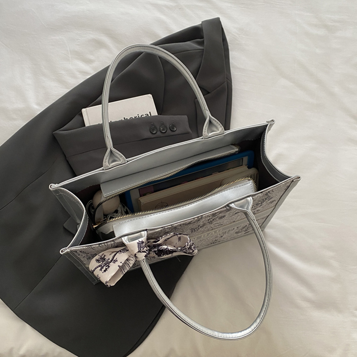 Tas Tote Wanita Mewah Elegan M - Embroidery On Leather ulasan dan harga