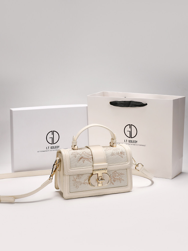 Tas Selempang Wanita Gaya Cina - Embroidery On Leather ulasan dan harga
